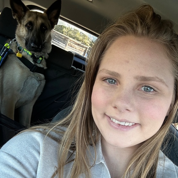 Meet your Posher, Kelly - Picture 1 of 4